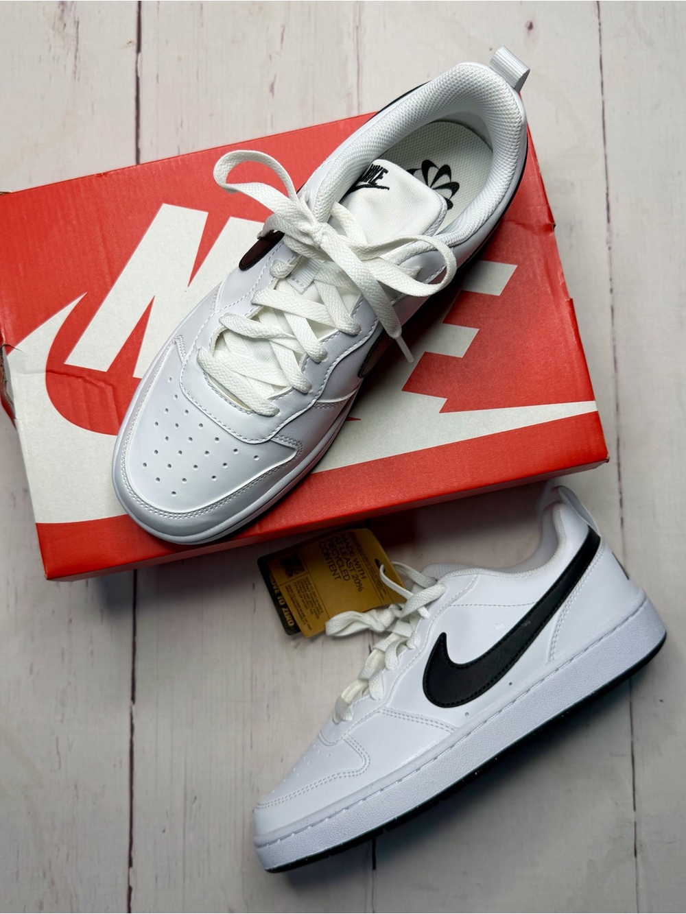 Nike Youth White & Black Court Borough Sneakers 7 NEW